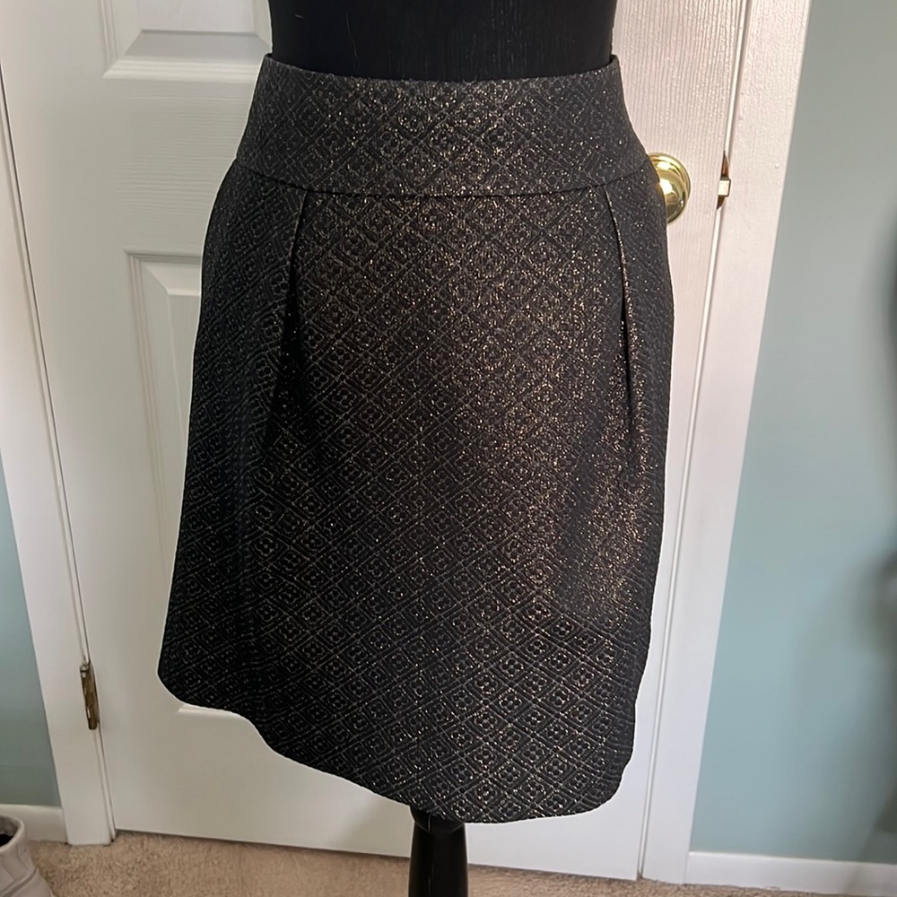 LOFT gold shimmering skirt with side pockets